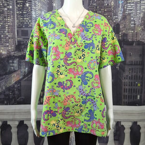 Soft Scrubs sz L Rare Vintage Salamander and Heart Print Cotton Blend Scrub Top